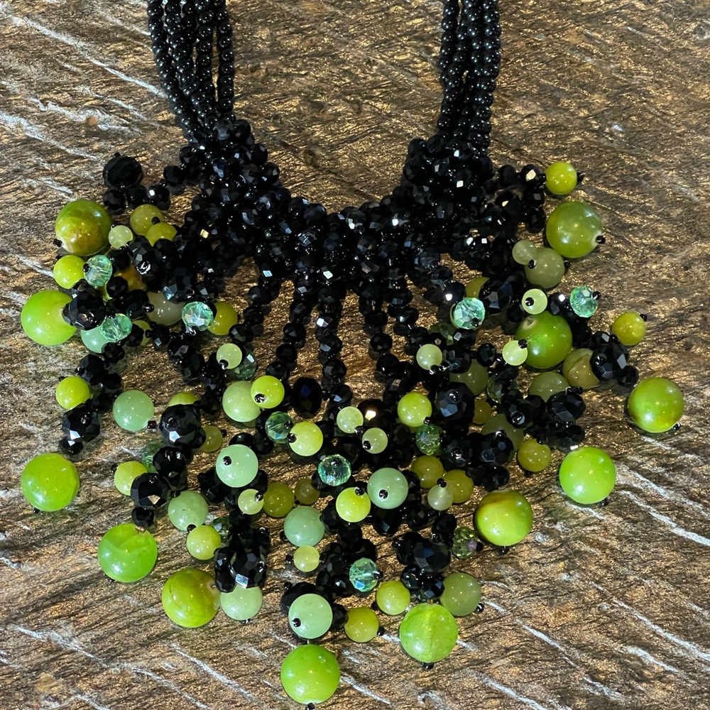 Handmade Kim Lou e Green Cluster Necklace - Picture 7 of 13
